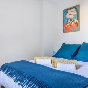 Petit Jaune, T2 Centre Avec Balcon , Marseille France